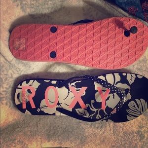 Gently used rocky flip flops